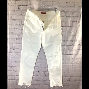 Caffeine women’s white distressed skinny frayed released hemline denim jeans.